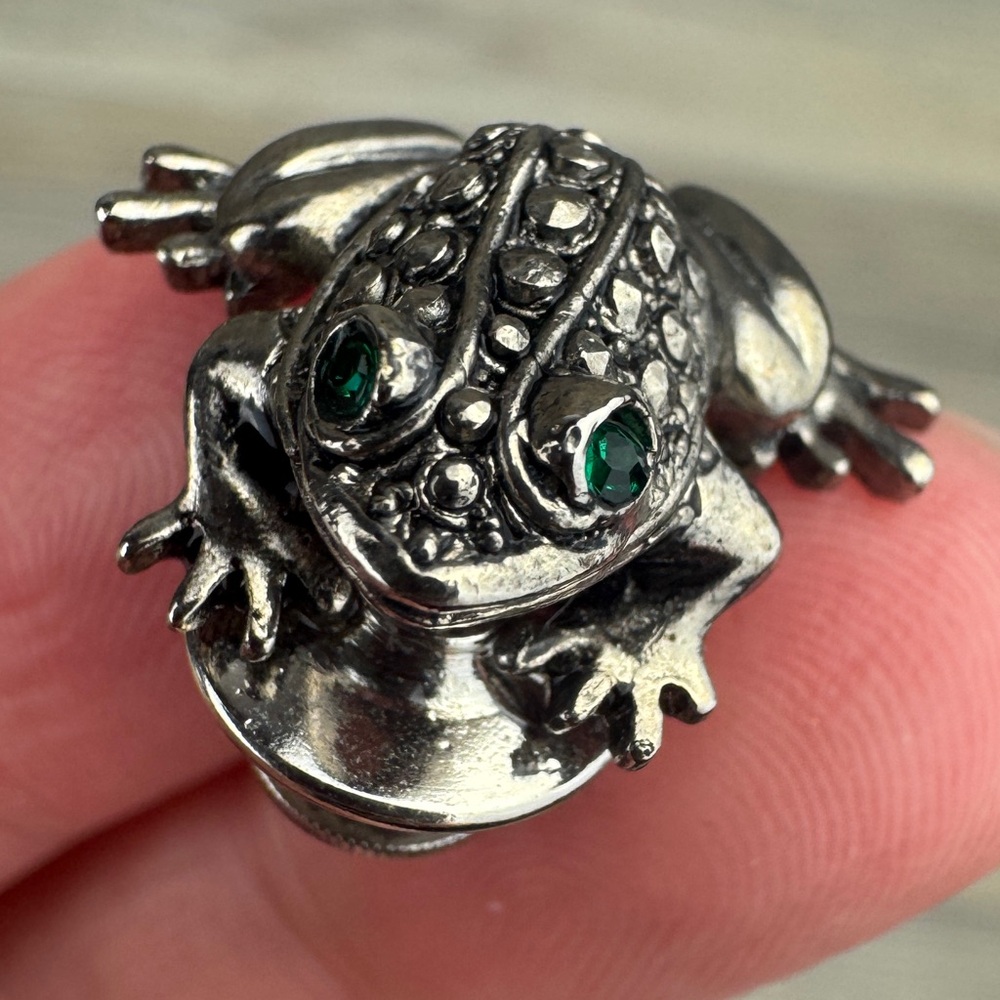 Vintage Frog Lapel Pin Tie Tack Green Eyes Silver Tone